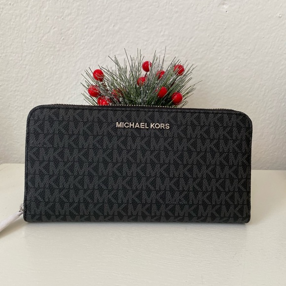 MICHAEL Michael Kors Handbags - Michael Kors Jet Set Travel Large Wallet